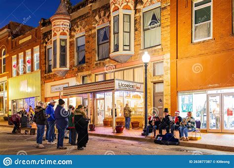 Night View of the Famous Guthrie Victorian Walk Editorial Photography ...