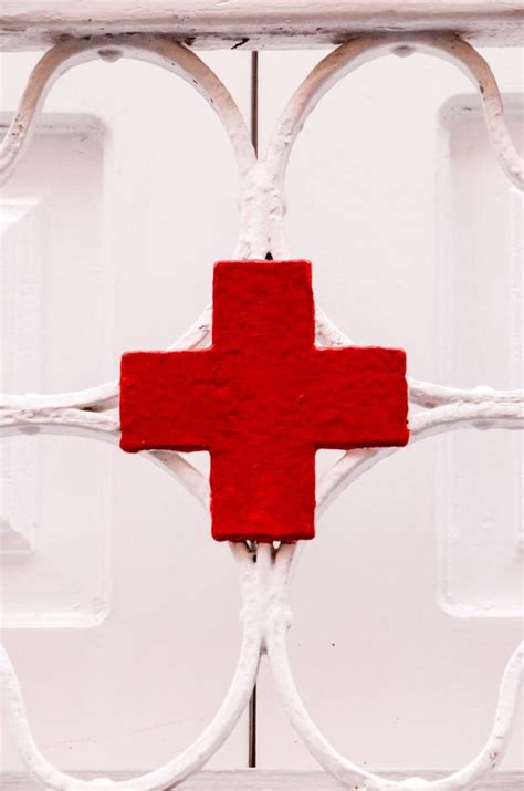 Medical red cross symbol 16976282 Stock Photo at Vecteezy