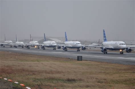 More on Line on Runway 13R headed to Runway 4L at JFK - Jo… | Flickr