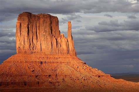 Monument Valley | #Geology #GeologyPage #USA Monument Valley is a ...