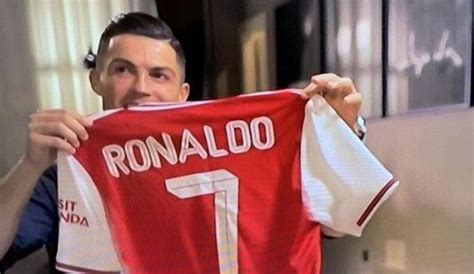 Cristiano Ronaldo with Arsenal shirt from Piers Morgan