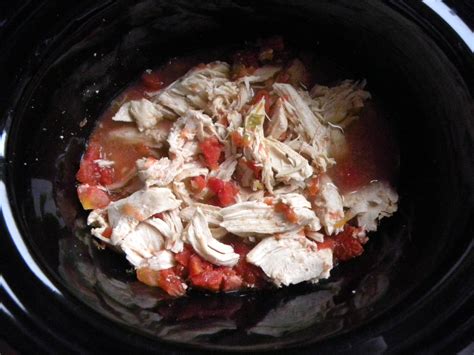 Easy Creamy Rotel CrockPot Chicken recipe - Eat 2 Gather