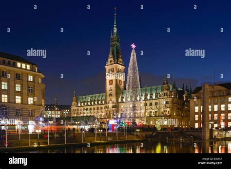 Hamburg town hall with Christmas market, Hamburg, Germany Stock Photo - Alamy