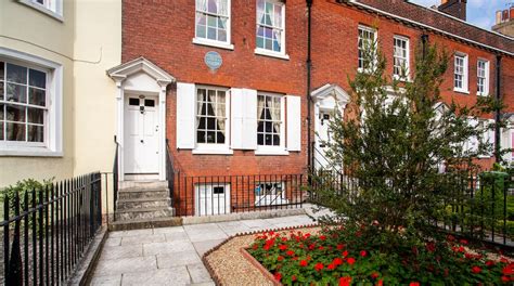 Charles Dickens Birthplace Tours - Book Now | Expedia