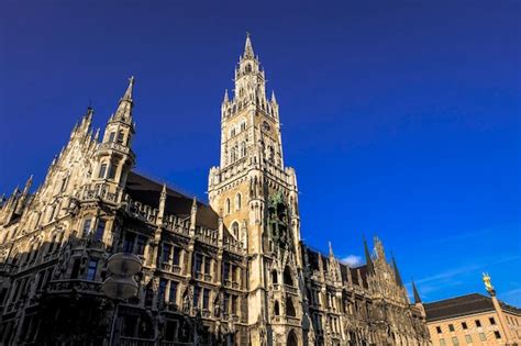 Premium Photo | New town hall at marienplatz in munich