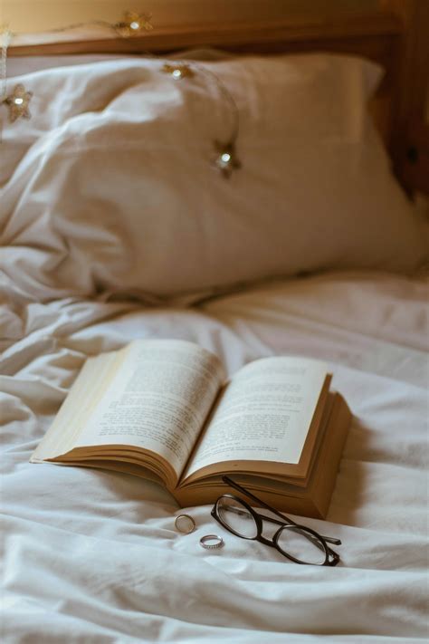 Bed Book Pictures | Download Free Images on Unsplash