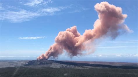 Hawaii's Kilauea volcano spews lava from giant crack, forcing evacuations in videos and pictures ...