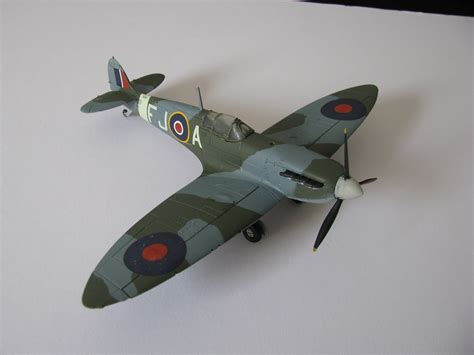 The Mad Modelling of Battletweety: Airfix 1/72 Spitfire Mk.Va