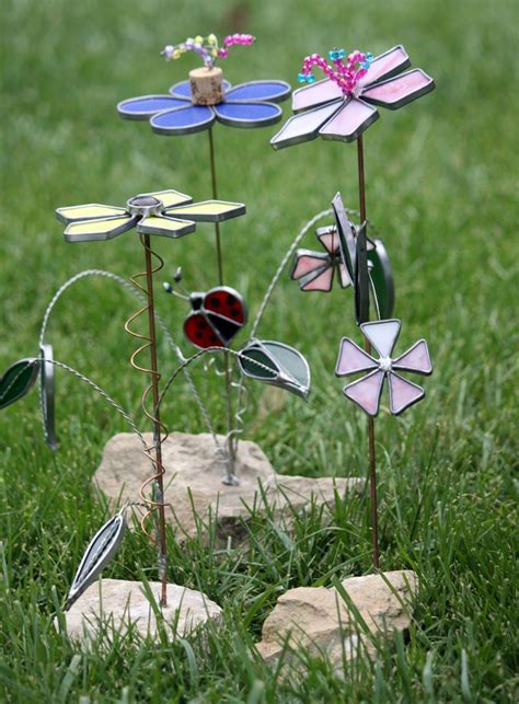 stained glass in the garden - Google Search | Stained glass flowers, Stained glass garden art ...