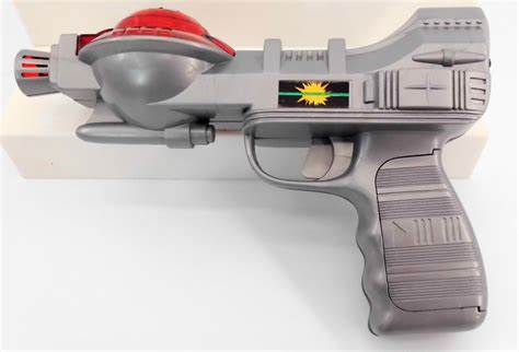 Retro Plastic "Space Laser Gun 1" - Toy Hunter UK | Retro & vintage toys