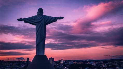 Jesus Sculpture With Background Of Purple Cloudy Sky HD Jesus ...