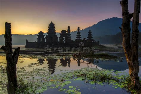 Sunrise at Tamblingan Lake Temple Singaraja Bali Stock Image - Image of beratan, karangasem ...