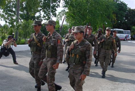 Along the Malecón: Cuban soldiers at Guantanamo