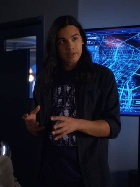 Cisco - The Flash Season 7 Episode 3 - TV Fanatic