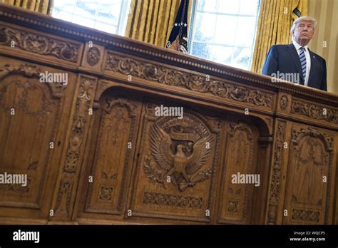 Trump oval office desk hi-res stock photography and images - Alamy