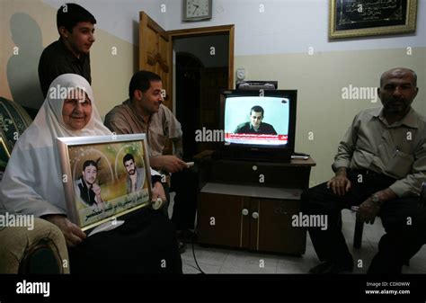 Oct. 11, 2011 - Khan Yunis, Gaza Strip - The family of prisoner Hassan ...