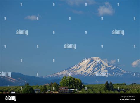 Mount adams wilderness volcano hi-res stock photography and images - Alamy