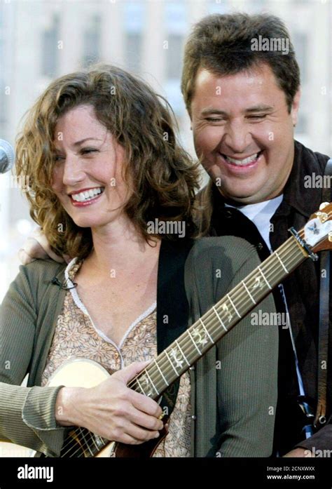 Vince gill wife hi-res stock photography and images - Alamy