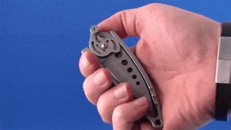 15 Knives with Unique Opening Mechanisms