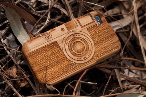 Leica M1 Camera Styled Wooden iPhone 4 Case | Gadgetsin