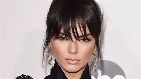 Kendall Jenner Blunt Fringe Bangs - 2015 American Music Awards | Teen Vogue