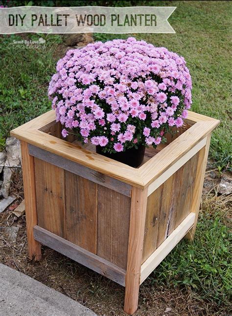 30+ Creative DIY Wood and Pallet Planter Boxes To Style Up Your Home 2022