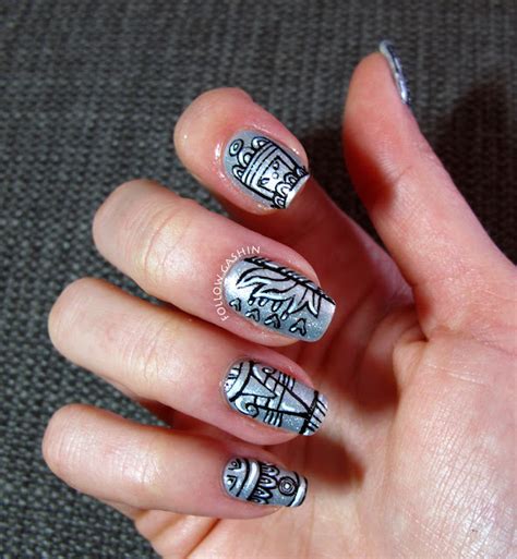 follow gashin: Aztec Calendar Nails