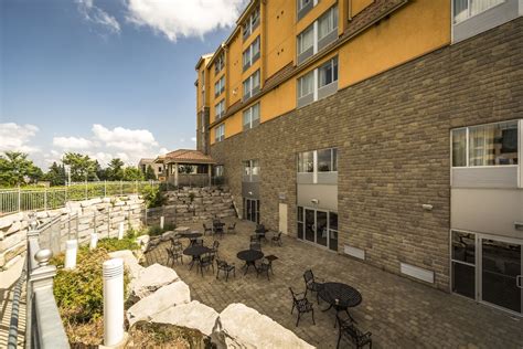 MONTE CARLO INN & SUITES DOWNTOWN MARKHAM - Markham ON 7255 Warden L3N1B4