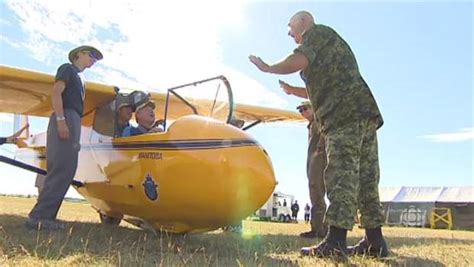 Pilot of Gimli Glider returns to air strip 30 years later | CBC News