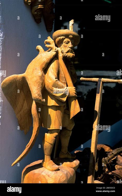 GERMANY, BAVARIA, OBERAMMERGAU, WOOD CARVING, STATUE OF HUNTER Stock Photo - Alamy