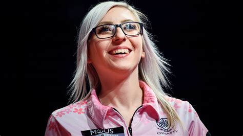 Fallon Sherrock hits first nine-darter by a woman on PDC Tour | Darts News | Sky Sports