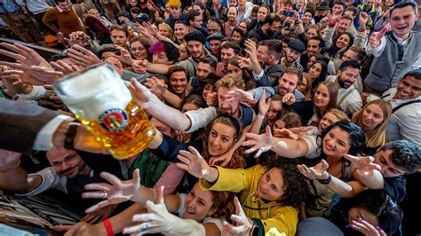 Oktoberfest 2022 in pictures: Germany's booziest folk festival returns ...