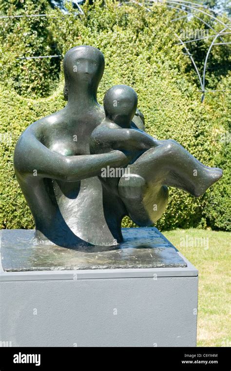 Henry Moore exhibition , modern contemporary sculptures & statues ...