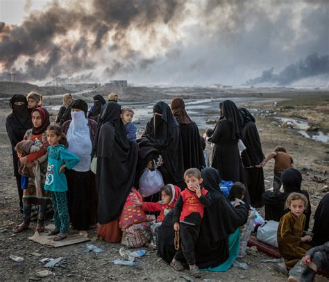 Fleeing Mosul: Photographing the Flow of Iraqi Refugees