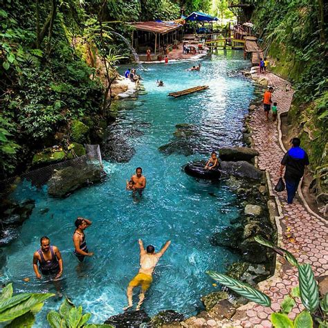 11 Kolam Renang Alami di Indonesia yang Paling Instagramable