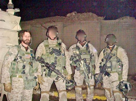 1st SFOD-D Tom Spooner with his pals in Iraq. [18001350] | Delta force, Us army delta force ...