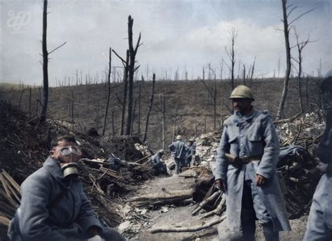 Stunning colour photos of World War One show weary soldiers taking breaks in trenches and ...