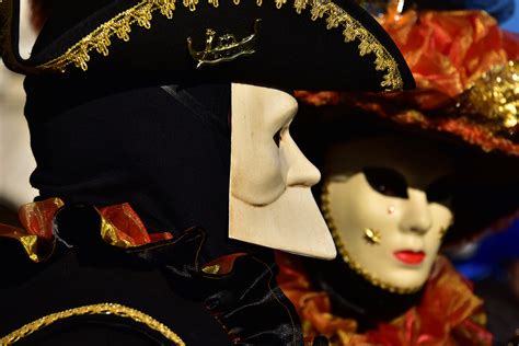 Venice Carnival’s Most Typical Masks and Costumes | ITALY Magazine