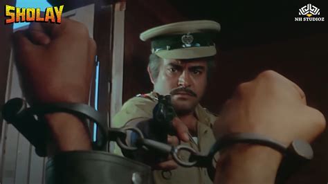 #sholay SUPERHIT HINDI MOVIE SHOLAY SCENE #amitabhbachchan #dharmendra #hitmovies - YouTube