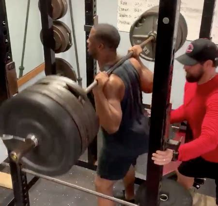 Watch: Nick Chubb shows off insane strength in weightlifting workout ...