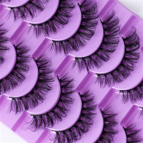 False eyelashes with natural volume and soft curls-ChicCurve
