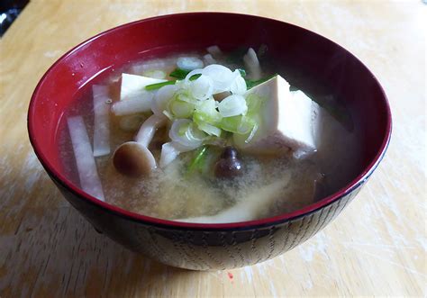 Miso Soup with Tofu and Veggies - KokoKitchen