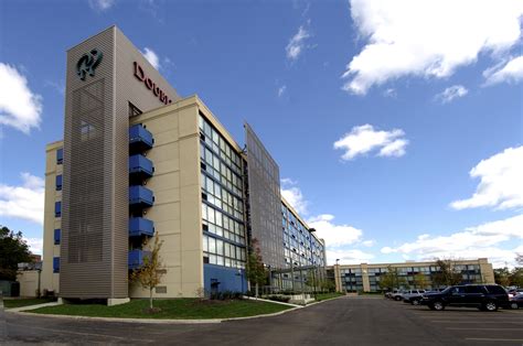 Doubletree Hotel Chicago Arlington Heights - FitzGerald Associates Architects