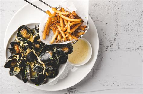 Moules et Frites: Mussels and Fries Recipe