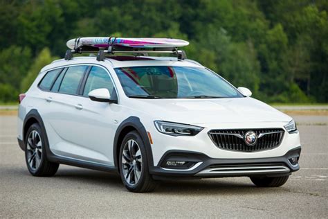 2019 Buick Regal TourX Overview - The News Wheel