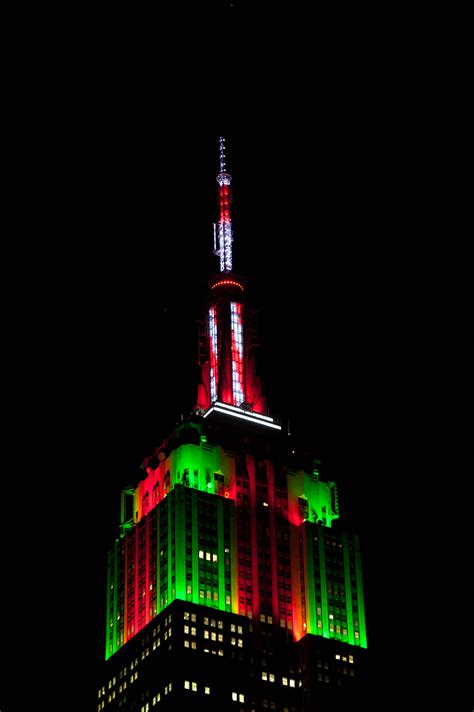 Empire State Building unveils holiday decorations, window displays, and ...