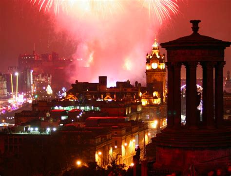 edinburgh-hogmanay-fireworks | Inspiring Travel Scotland | Scotland Tours