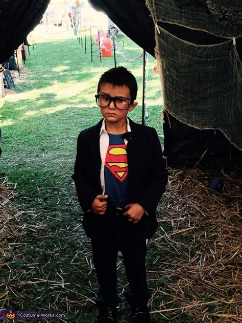 Clark Kent Easy Halloween Costume for Boys - Photo 3/4