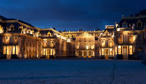 Night Fountains Show at the Palace of Versailles - PARISCityVISION