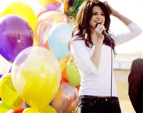 post a pic of Selena with balloons - Selena Gomez Answers - Fanpop